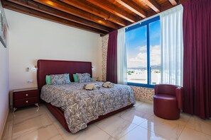 6 Schlafzimmer, Zimmersafe, Bügeleisen/Bügelbrett, Reisekinderbett