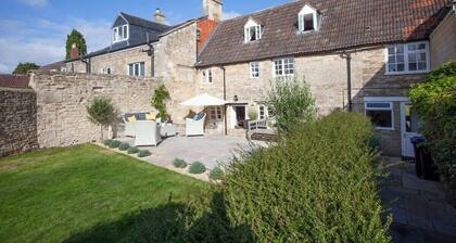 Charming Country House Nr Bath (WC)