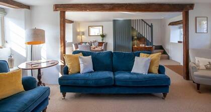 Charming Country House Nr Bath (WC)