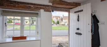 Charming Country House Nr Bath (WC)