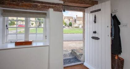 Charming Country House Nr Bath (WC)