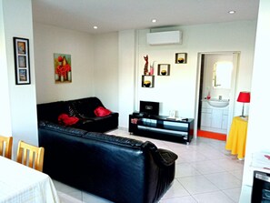 TV, fireplace, stereo