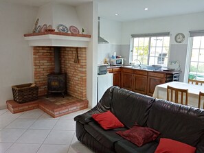 TV, fireplace, stereo