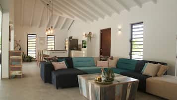 Een smart-tv en een stereo