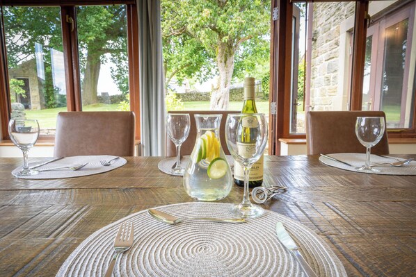 Dining - Beautiful, Large Cottage, village location in The heart of the Derbyshire Dales (Tansley)