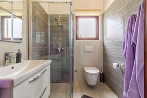 Shower, hair dryer, towels - Peaceful Family House " Tedi "  With heated pool  !!!! (Galižana)