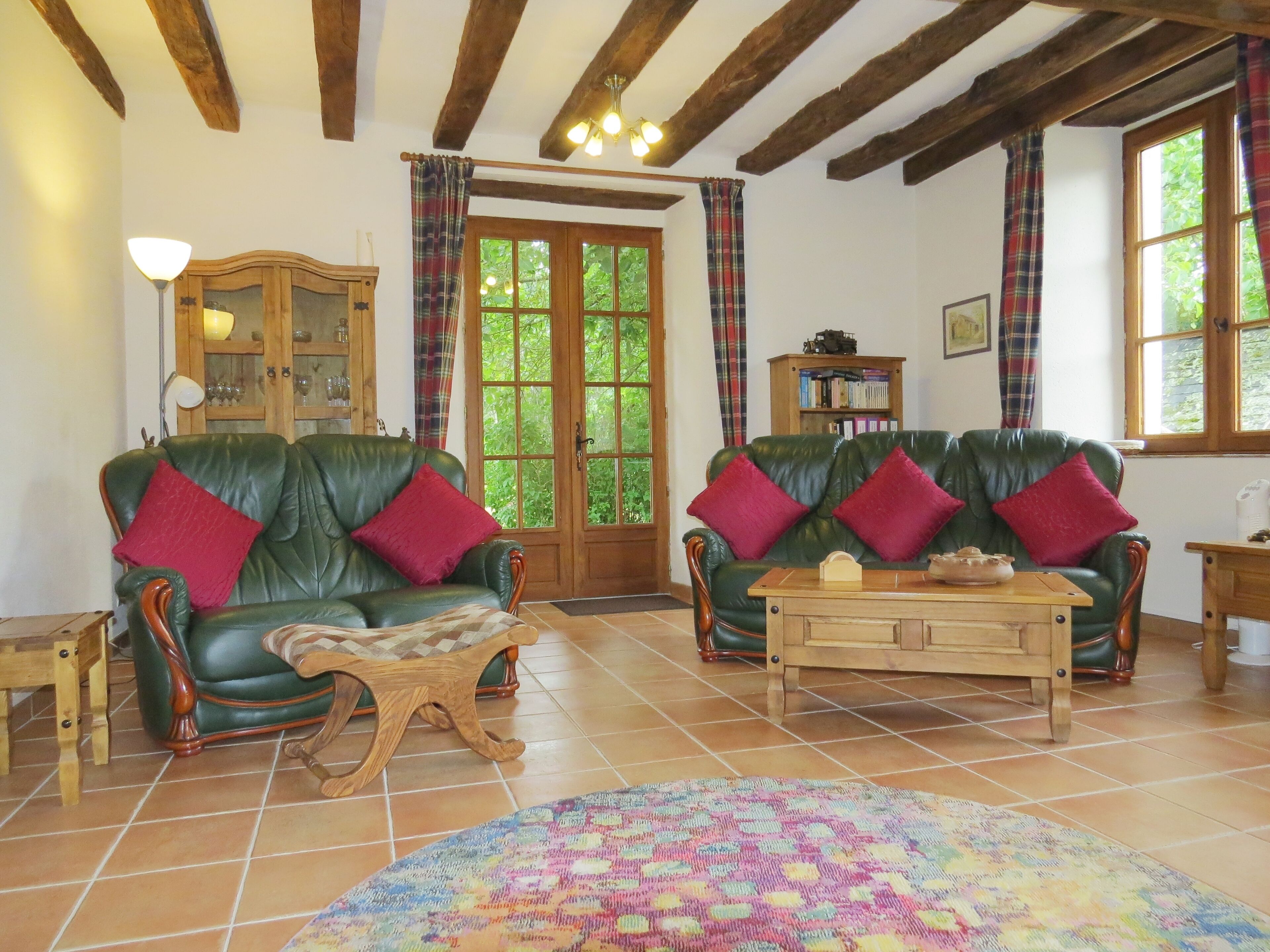 Spacious, comfortable 4 star 3-bedroom dog-friendly gite in woodland location