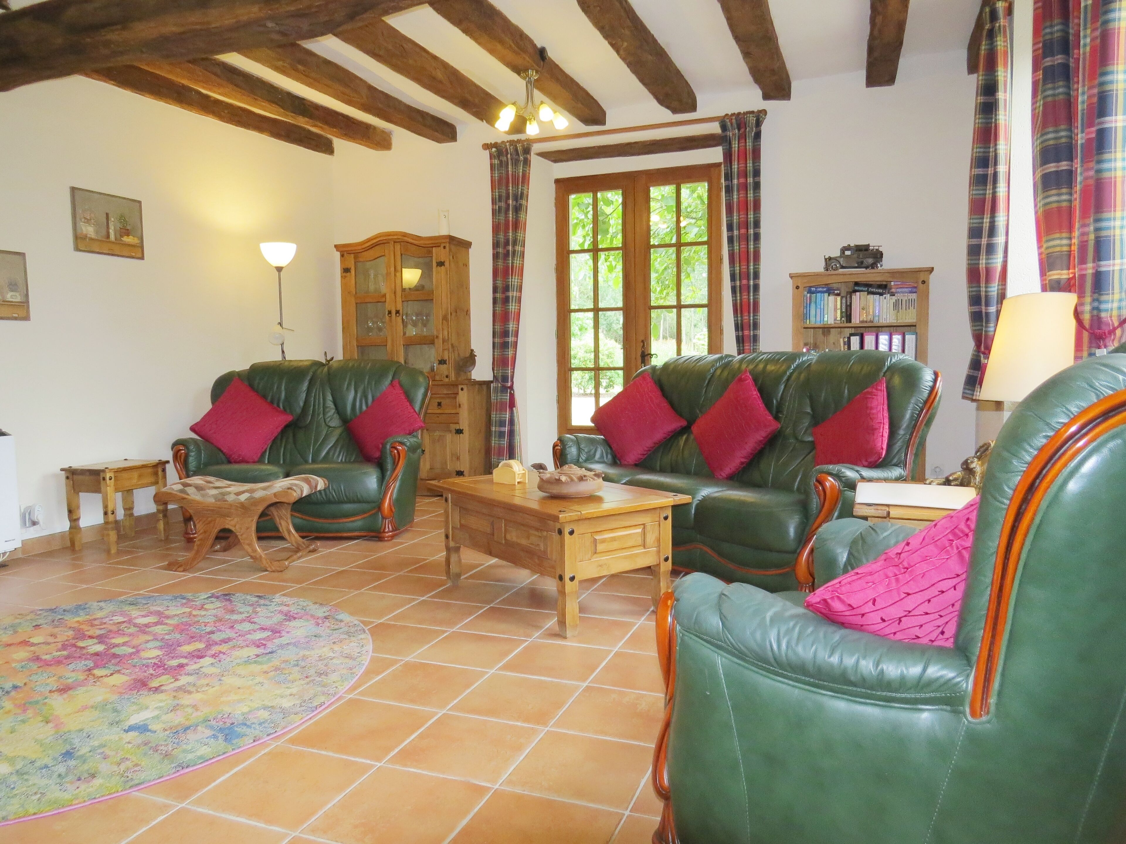 Spacious, comfortable 4 star 3-bedroom dog-friendly gite in woodland location