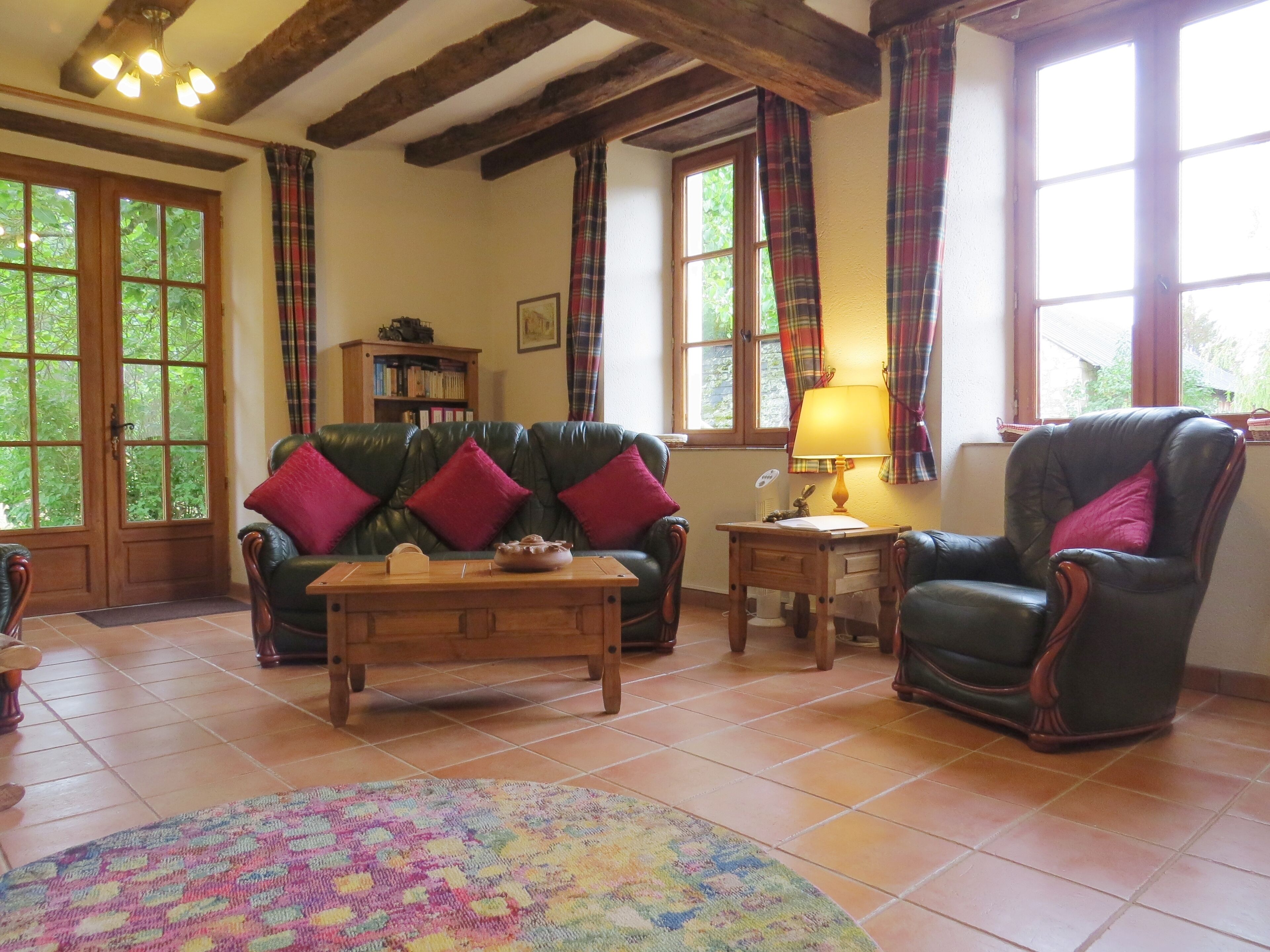 Spacious, comfortable 4 star 3-bedroom dog-friendly gite in woodland location