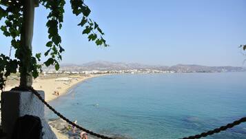 Beach nearby, sun loungers, beach towels