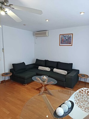 TV, fireplace, stereo