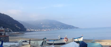 靠近海滩