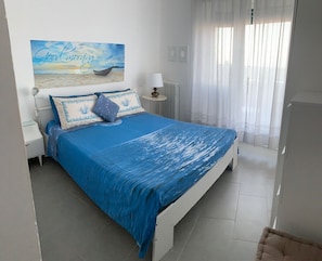 2 bedrooms, iron/ironing board, bed sheets