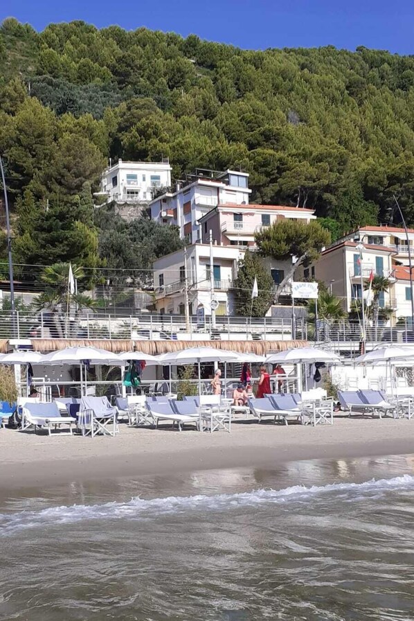 Beach nearby - Vacation offer from 5/13July green the blue 5 minutes walk from the sea  (Laigueglia)