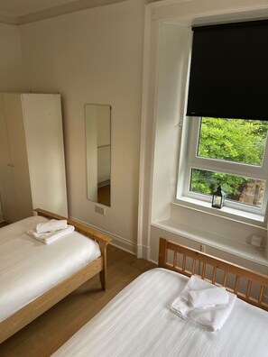 2 bedrooms, iron/ironing board, bed sheets