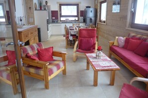 Una televisión, un reproductor de DVD