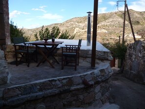 Outdoor dining - Anoi - 1-bedroom country house. (Pafos)