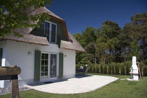 Exclusive holiday home with thatched roof, right by the sea and on the beach behind the dune
