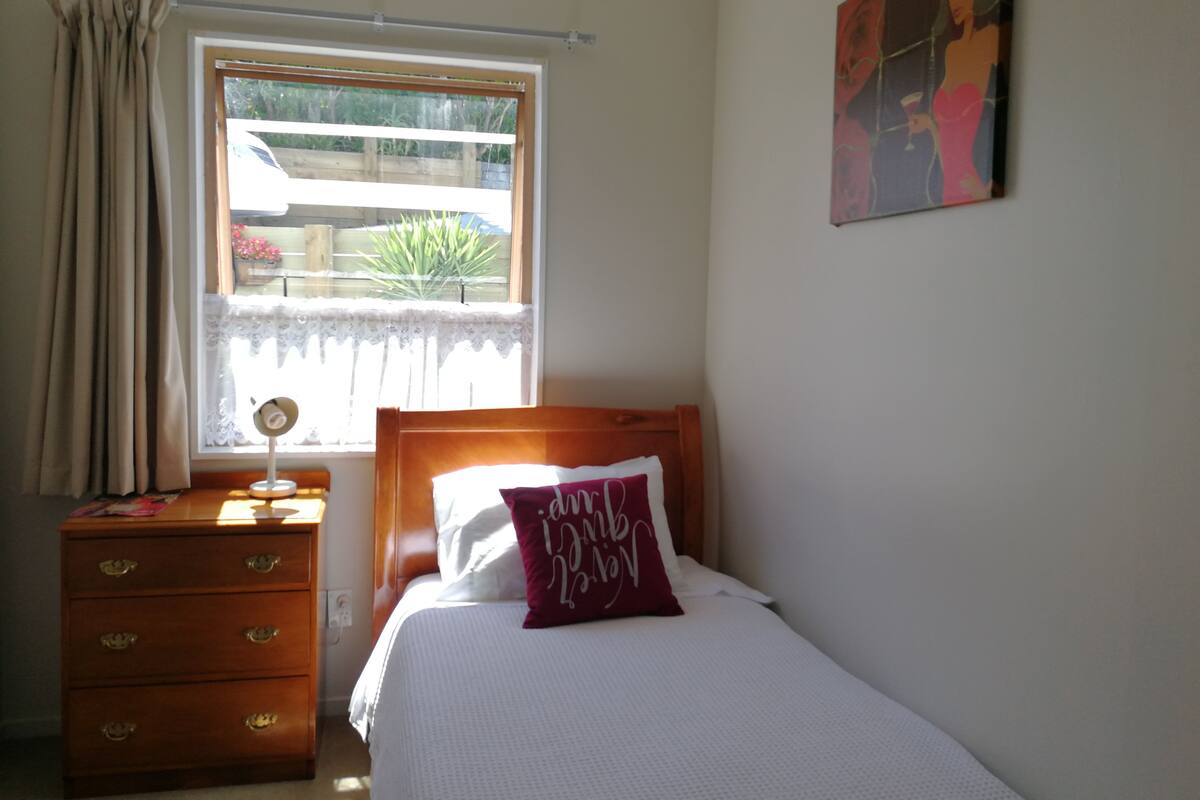 Single Room, 1 Twin Bed, Shared Bathroom, Garden View (# 4) | 1 bedroom, blackout drapes, iron/ironing board (on request)