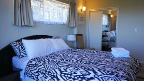 Quarto casal, 1 cama de casal, banheiro compartilhado, vista para o porto (# 2) | 1 quarto, cortinas blackout, ferros/tábuas de passar roupa