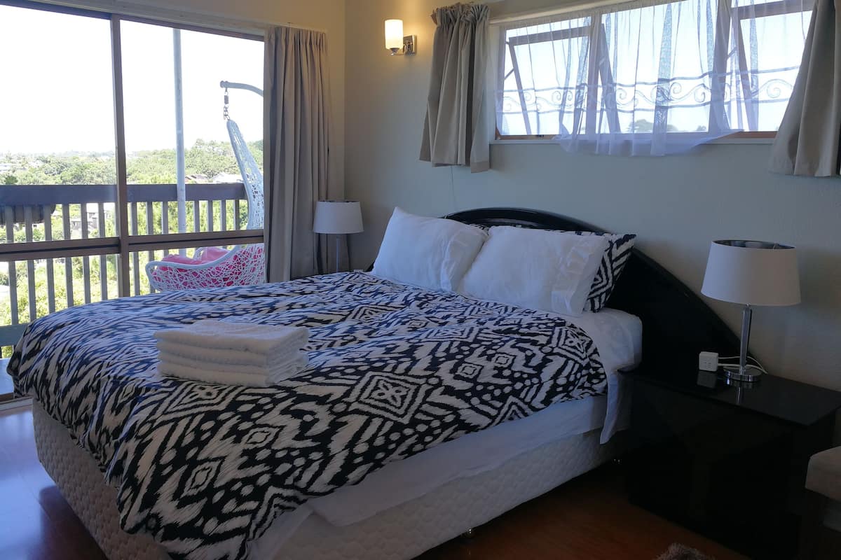 Double Room, 1 Double Bed, Shared Bathroom, Harbour View (# 2)