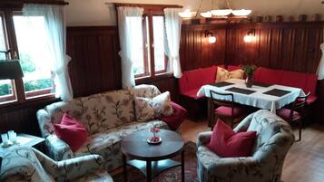 Tv, böcker och en stereo