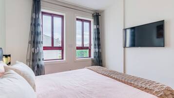 3 habitaciones, tabla de planchar con plancha, wifi y ropa de cama