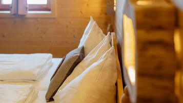 3 bedrooms, travel cot, WiFi, bed sheets