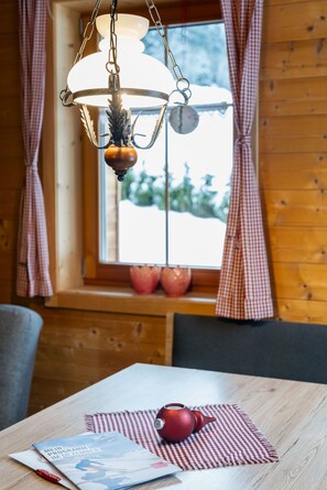 Dining - Maisäß-Ferienhaus Neuberg Alm - Vacation in the Montafon mountains with sauna (St Gallenkirch Vorarlberg)