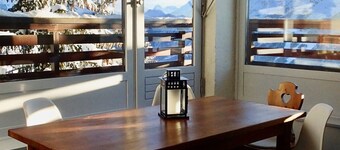 Cosy refurbished 2 bedroom apartment, Sleeps 6. Close to slopes