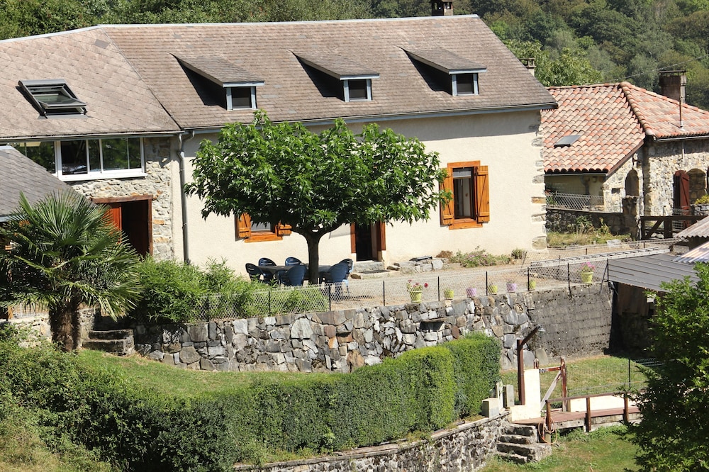 Charming cottage with all comfort near Mourtis station, WIFI, Fireplace