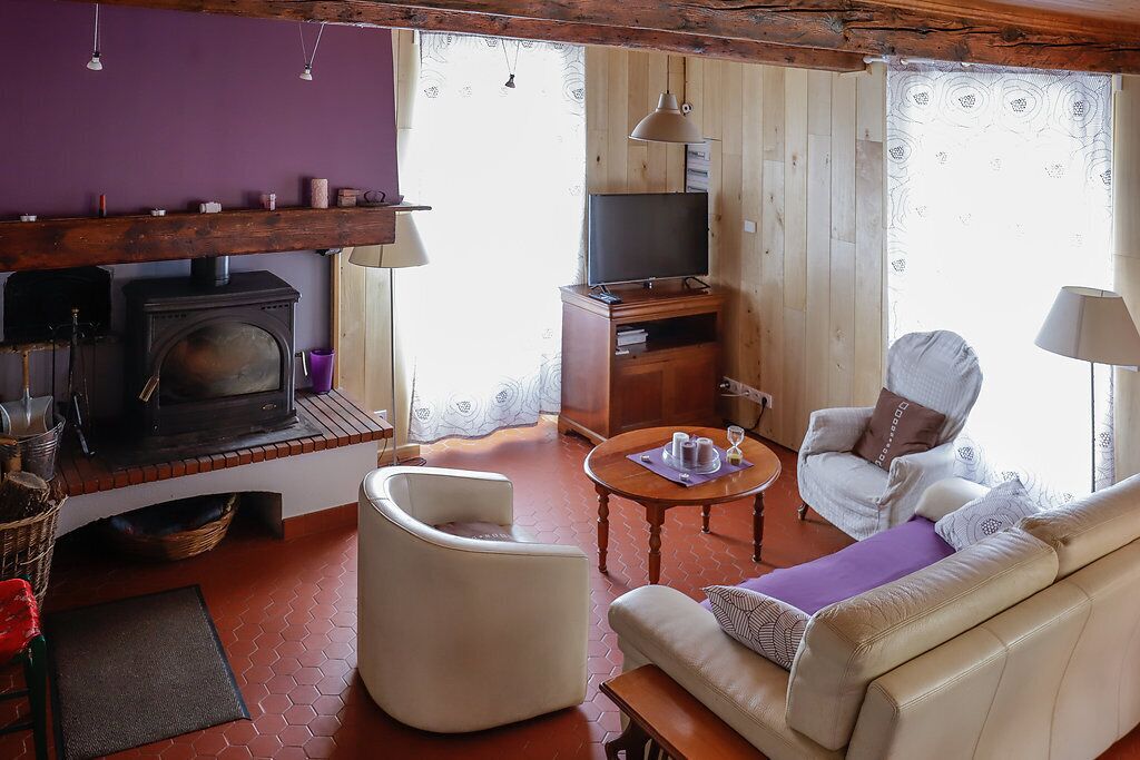 TV, fireplace, books, stereo