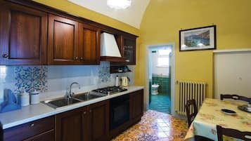 Geladeira, fogão, cooktop, torradeira