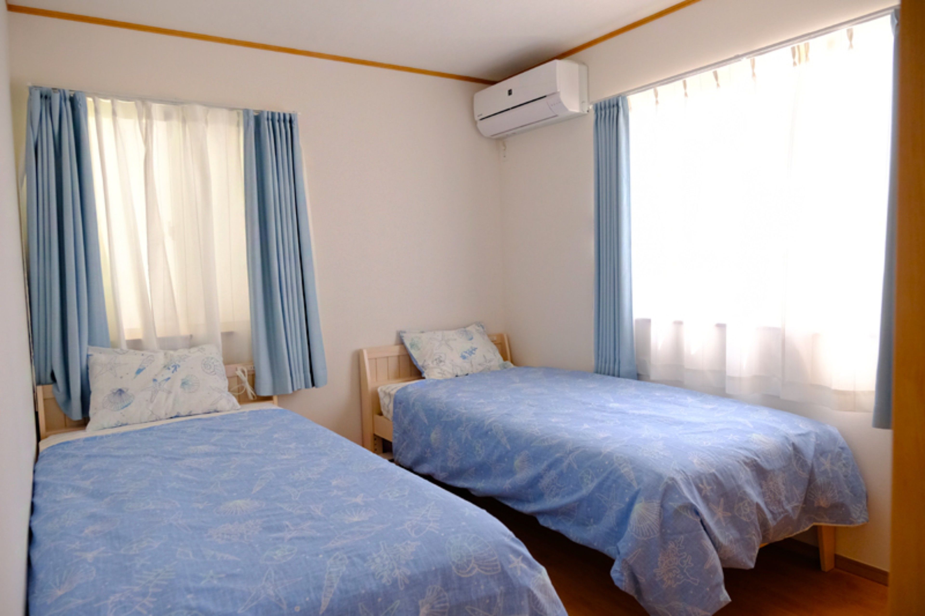 4 bedrooms, individually decorated, individually furnished, desk