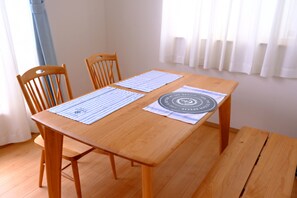 In-room dining - Sea You Soon (Kin)