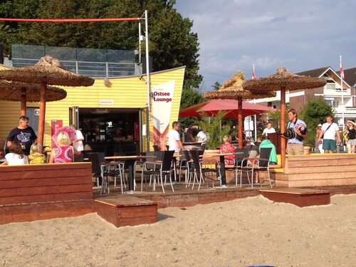 Close to the beach modern apartment with Wi-Fi, gladly duration Hire