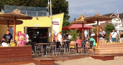 Close to the beach modern apartment with Wi-Fi, gladly duration Hire