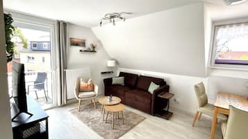 Fernseher, Bücher, Stereoanlage