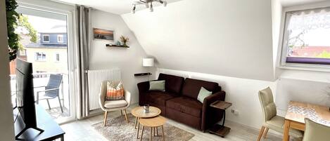 Fernseher, Bücher, Stereoanlage