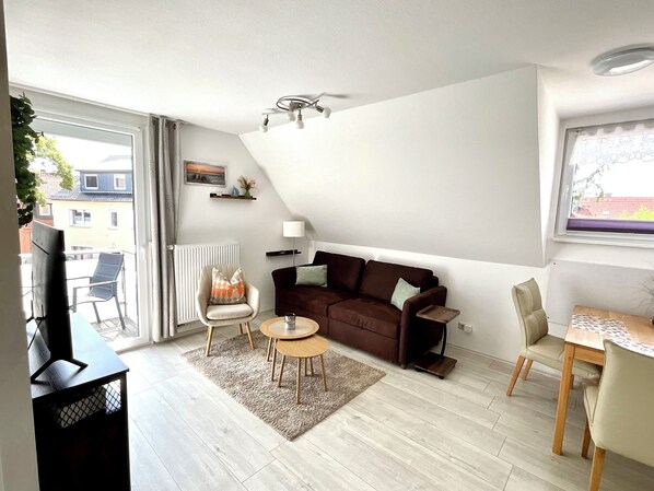 TV, bøker og stereoanlegg