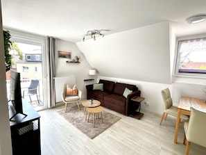 Tv, böcker och en stereo