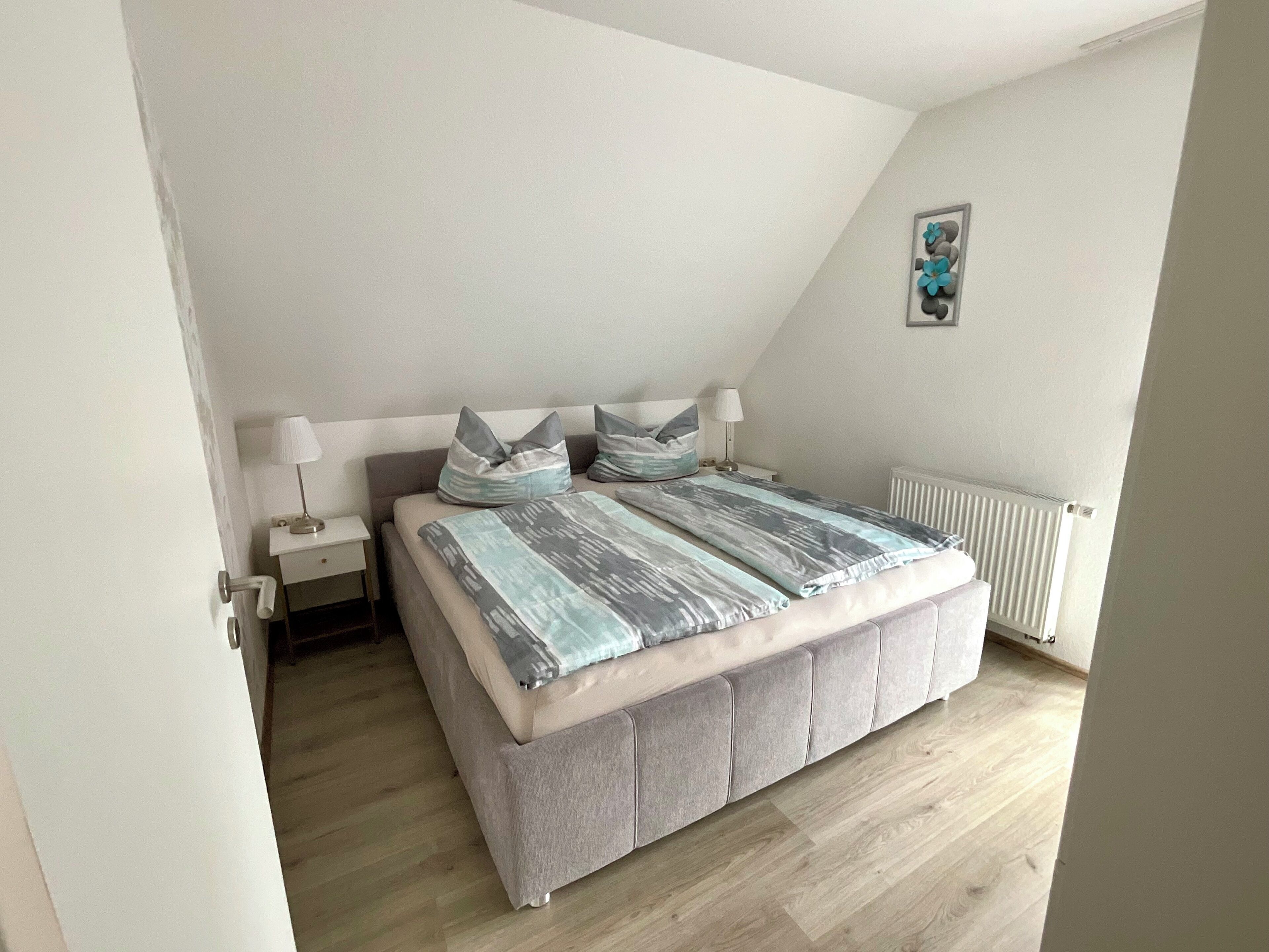 1 soverom, skrivebord, wi-fi (inkludert) og sengetøy