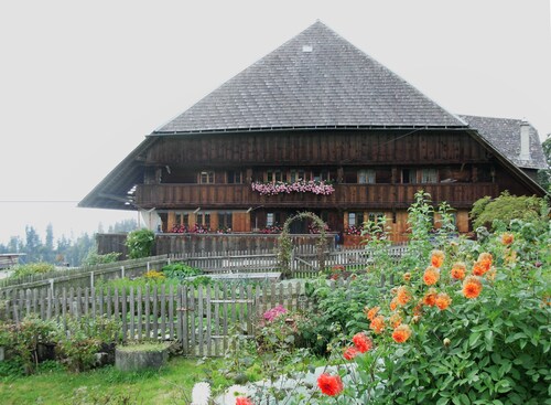 Mukava 3 makuuhuoneen huoneisto maaseudun charmia Emmental maalaistalo