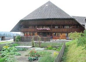 Exterior - Comfortable 3 bedroom apartment with rural charm in Emmental farmhouse (Trub)