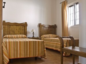 2 quartos, acesso à internet, roupa de cama