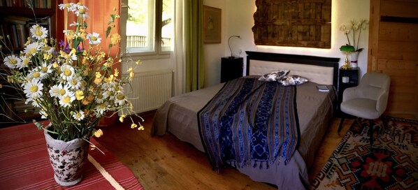 2 chambres, coffres-forts dans les chambres, fer et planche à repasser
