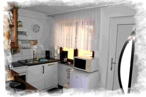 Geladeira, micro-ondas, fogão, cooktop