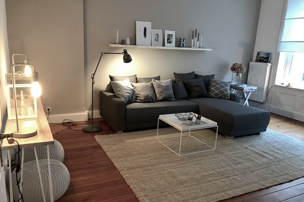 Großes Wohnzimmer mit Schlafsofa