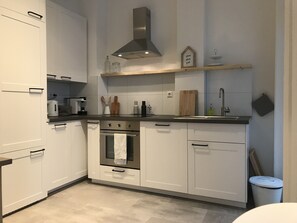 Kühlschrank, Ofen, Herdplatte, Geschirrspüler