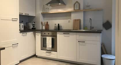 Old building apartment for up to 6 people at Hamburg Central Station in St. Georg - 2nd floor